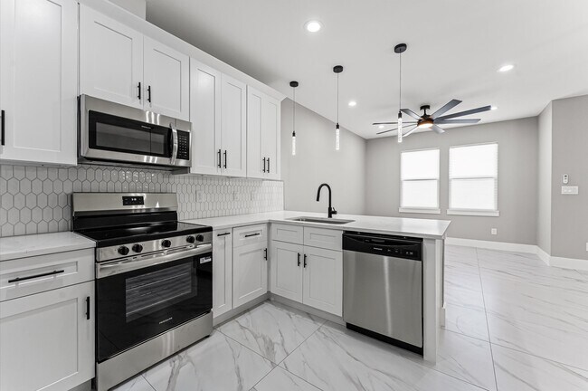 Building Photo - 9106 Everglade Dr