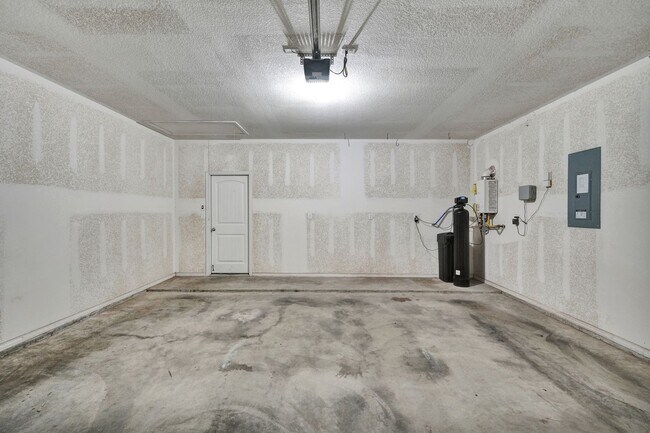 Building Photo - 6711 Hall of Fame Blvd