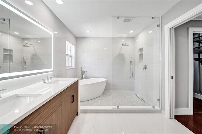 Building Photo - 1326 SW 23rd St