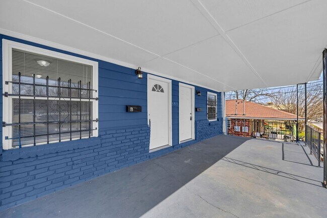 Building Photo - Charming 2BR Duplex in Atlanta