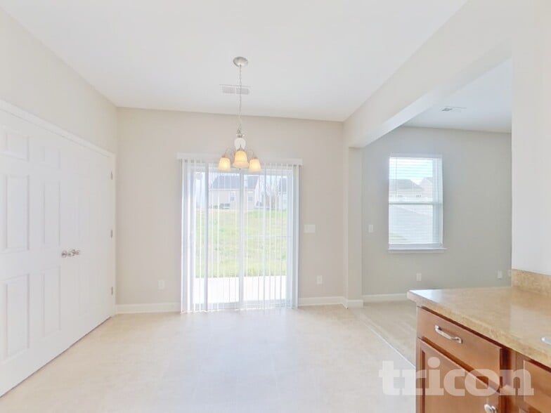 Building Photo - 825 Old Forester Ln