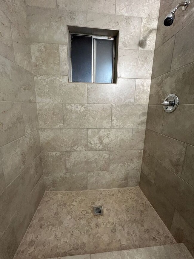 Building Photo - 1101 N April Cir