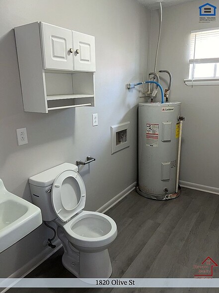 Building Photo - 1820 Olive St