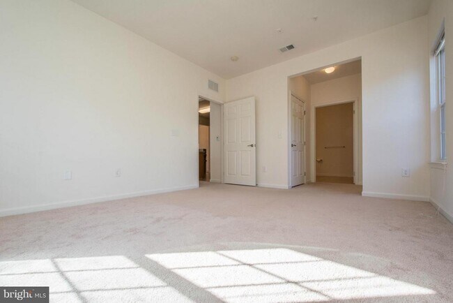 Building Photo - 7559 Stoney Run Dr