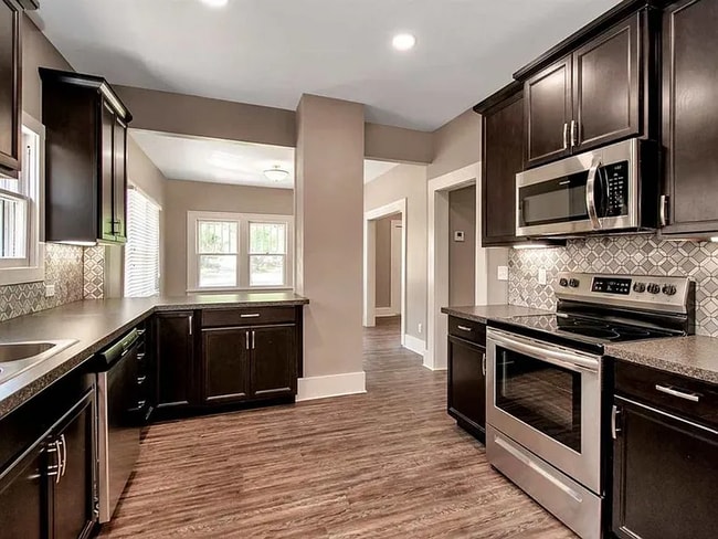 Building Photo - 3437 Country Club Pl