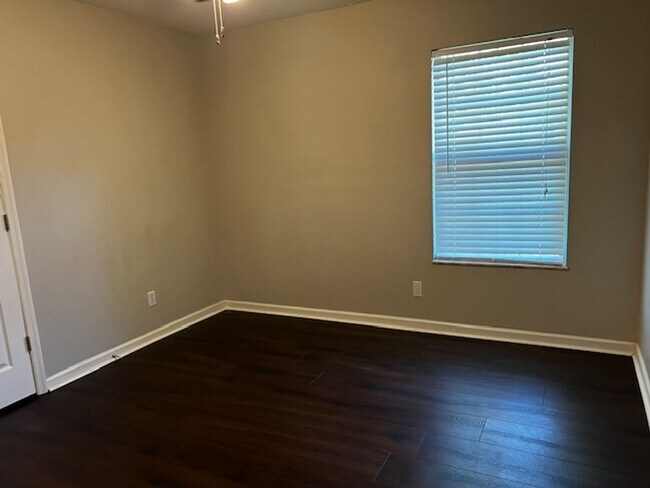 Building Photo - Maryville 37803 - 3 bedroom, 2 bath home -...