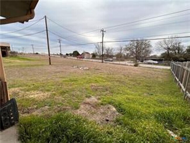 Building Photo - 2 Bed / 1 Bath Duplex Unit In Killeen