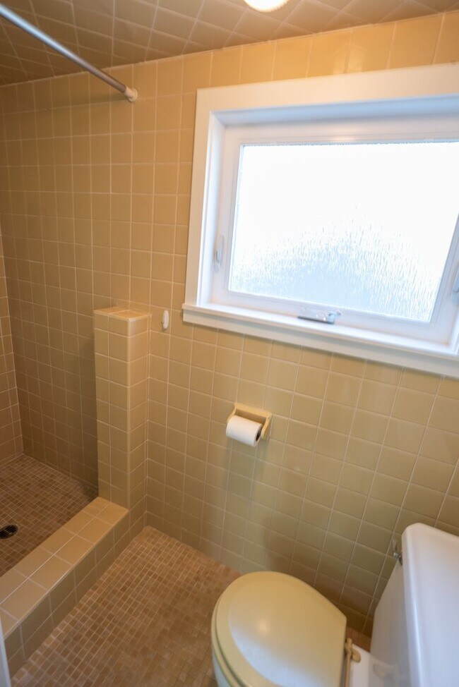 Building Photo - Stunning North Beach 4 bedroom, 3.5 bath with breathtaking view.