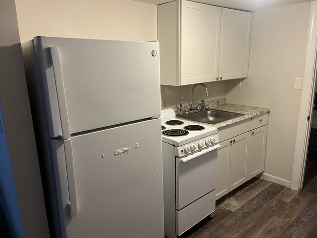Building Photo - Eastlawn Properties