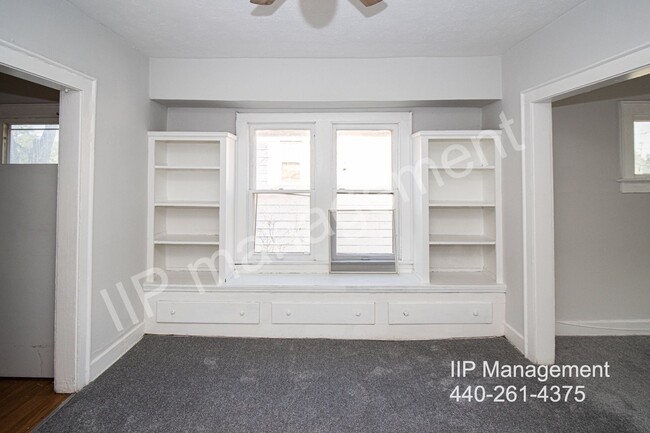 Building Photo - Lovely 2 Bed, 1-Bath Upper Unit in Clevela...