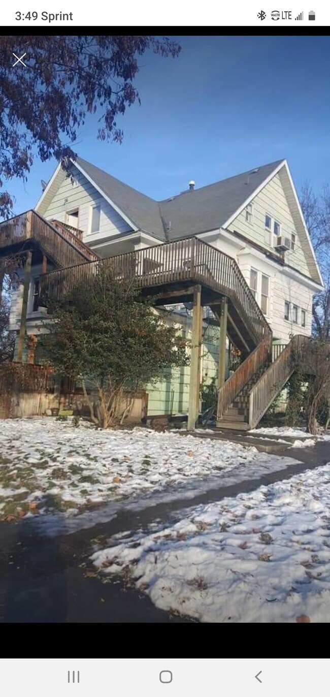 Building Photo - 627 3rd St