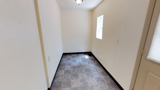 Building Photo - 464 Poplar St