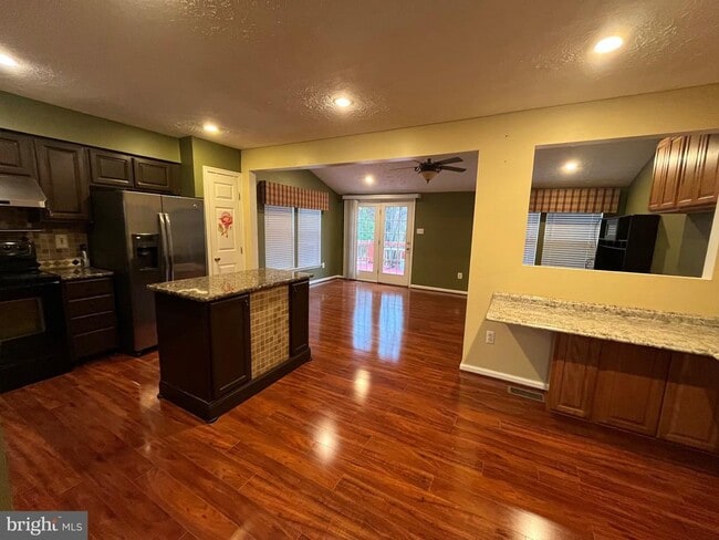 Building Photo - 283 Point to Point Square