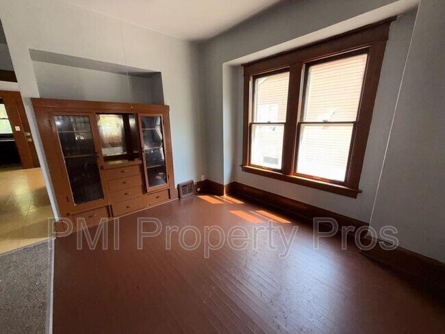 Building Photo - 2222 W Finn Pl