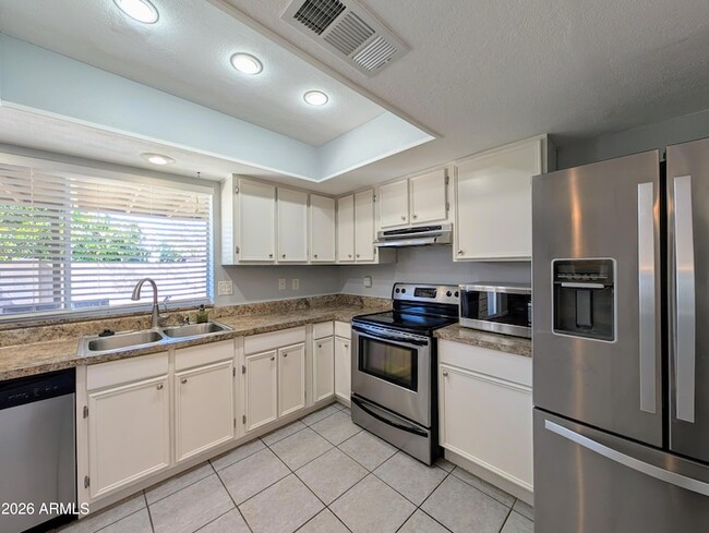 Building Photo - 10044 N 39th Ln