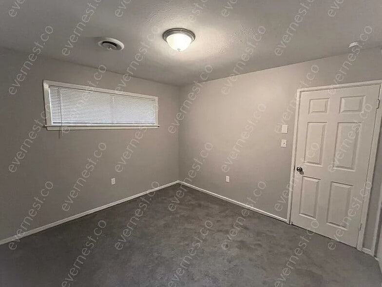 Building Photo - 408 Queen Marie Ln