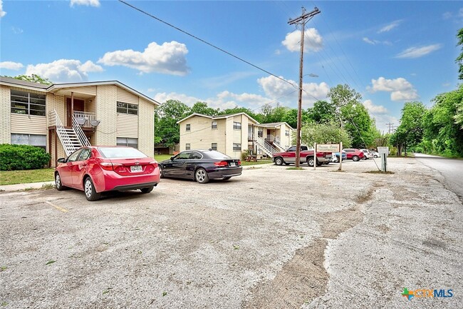 Building Photo - 728 Old Martindale Rd