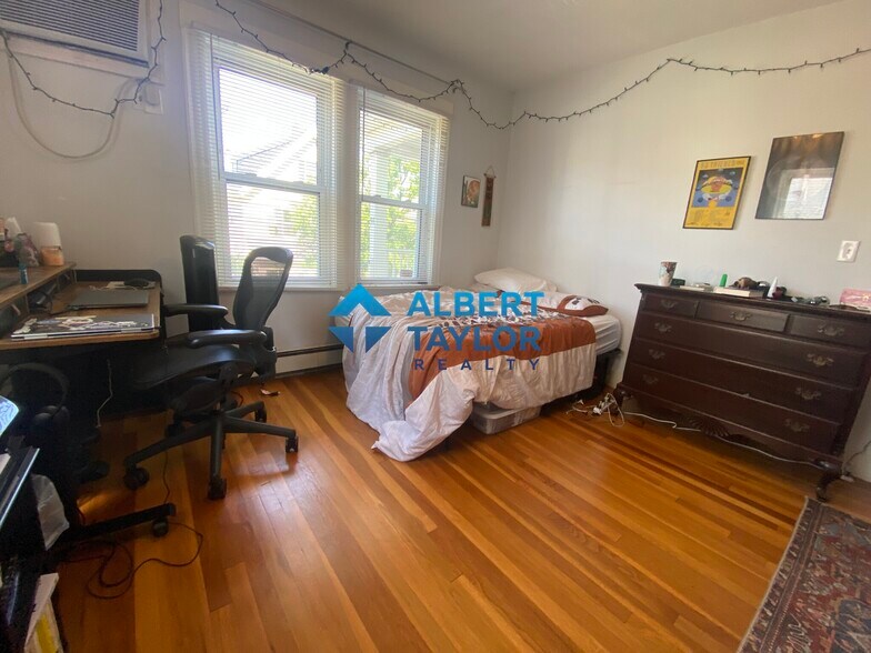 Building Photo - 94 Heath St