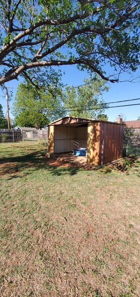 Covered shed - 4525 Sisk Rd