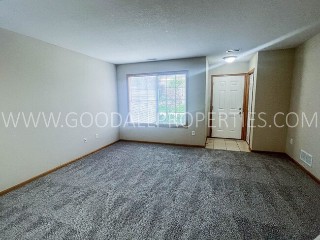 Building Photo - Wonderful 2 Bedroom, 2 Bath Townhome in No...