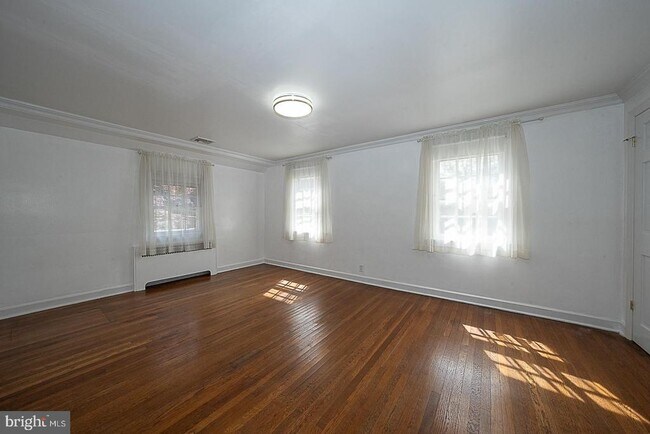 Building Photo - 714 Greythorne Rd