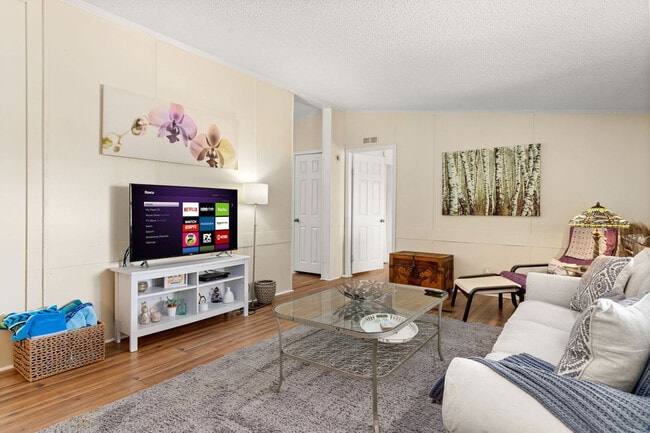 Building Photo - 705 Firefly Dr