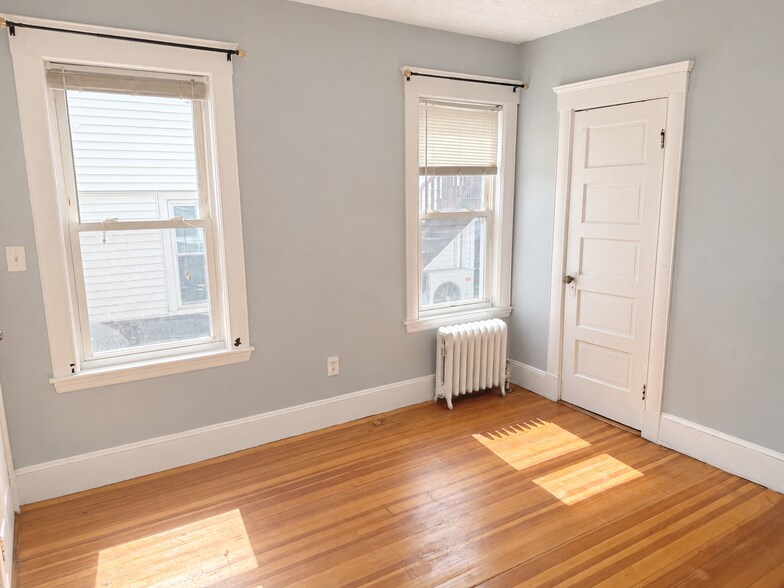 Building Photo - 21 Oakland St