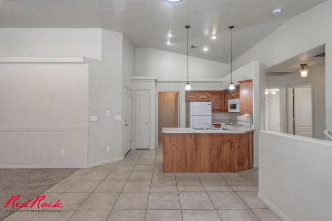 Building Photo - Fresh Carpet! Spacious 5-Bedroom Townhome