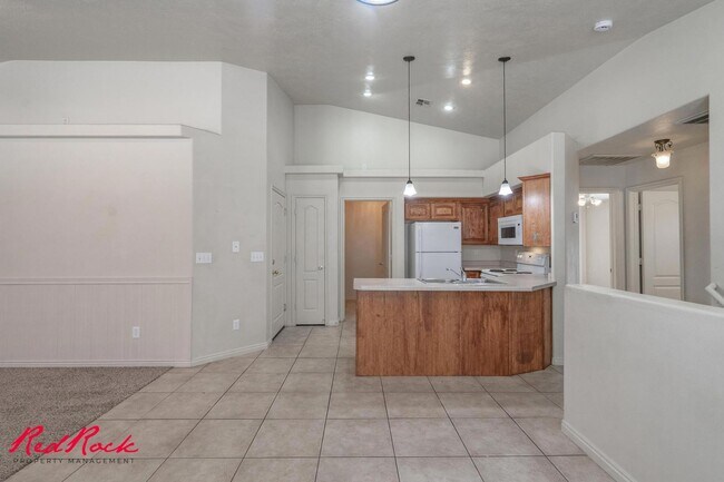 Building Photo - New Carpet! Spacious 5-Bedroom Townhome