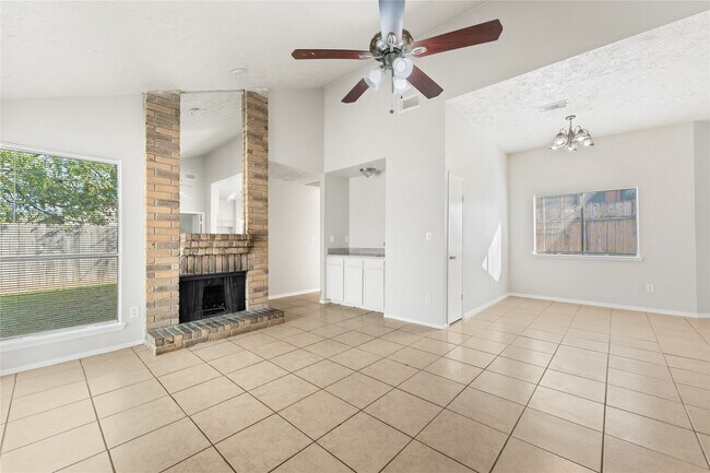 Building Photo - 10746 Staghill Dr