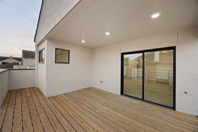 Building Photo - 2668 Bering Dr