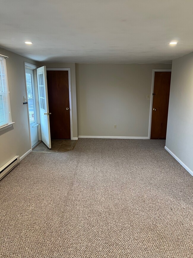 Building Photo - 1627 Seven Corner Rd