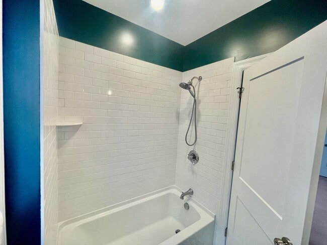 Building Photo - 4 bed 3.5 Bath- Sewickley