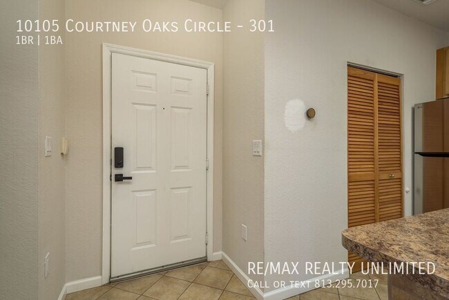 Building Photo - 10105 Courtney Oaks Cir