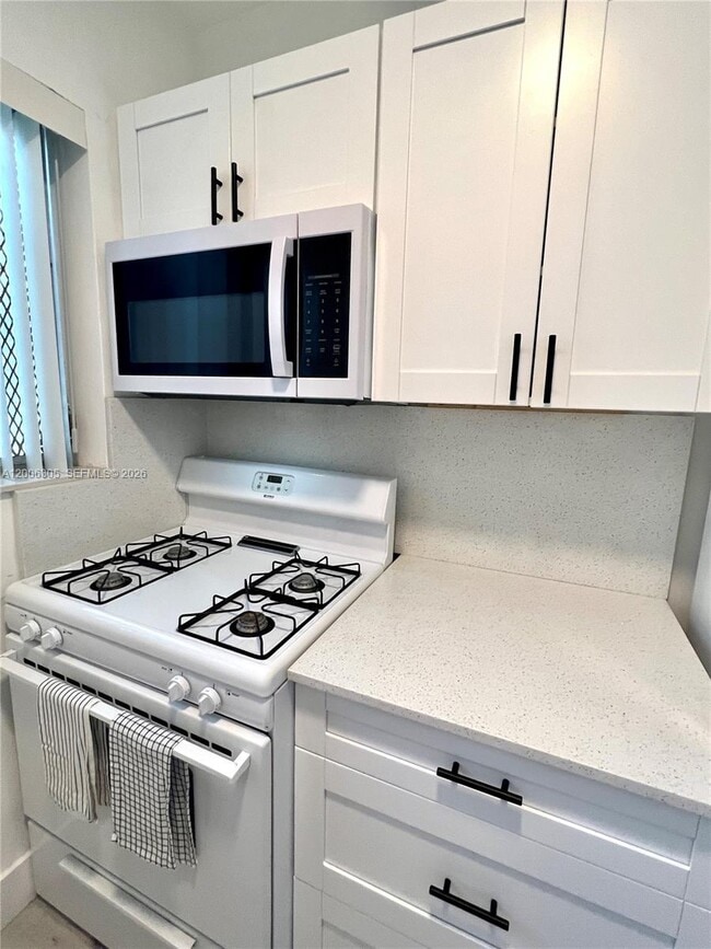 Building Photo - 825 Euclid Ave