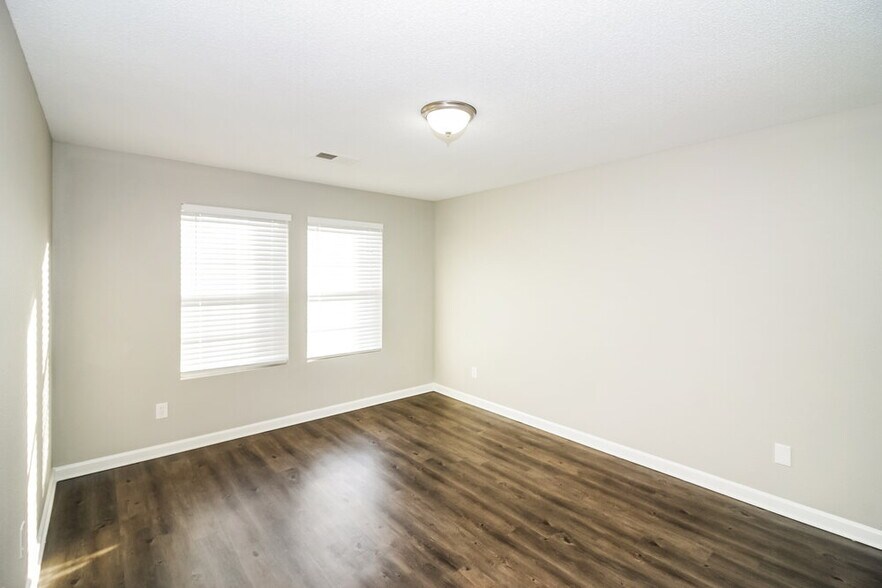 Building Photo - 7807 Birdwood Dr