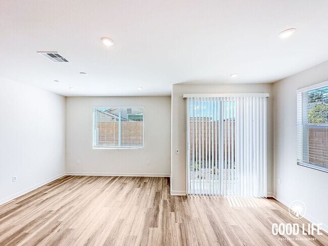 Building Photo - 7006 Solara Wy