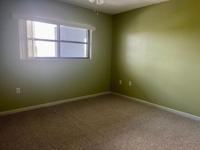 Building Photo - 6850 US-1