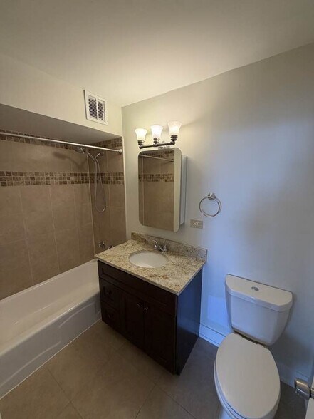 Building Photo - 6325 N Sheridan Rd