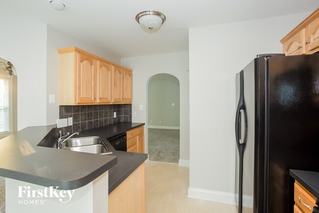 Building Photo - 472 Riverglen Dr NW