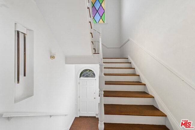 Building Photo - 1284 S Beverly Glen Blvd