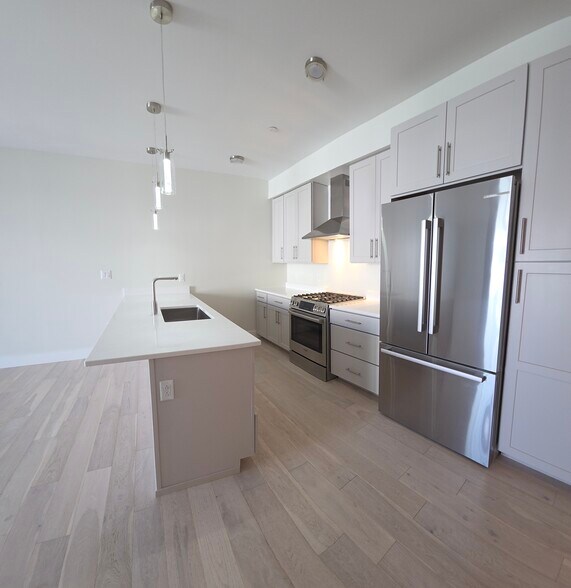 Building Photo - 383 Commercial St