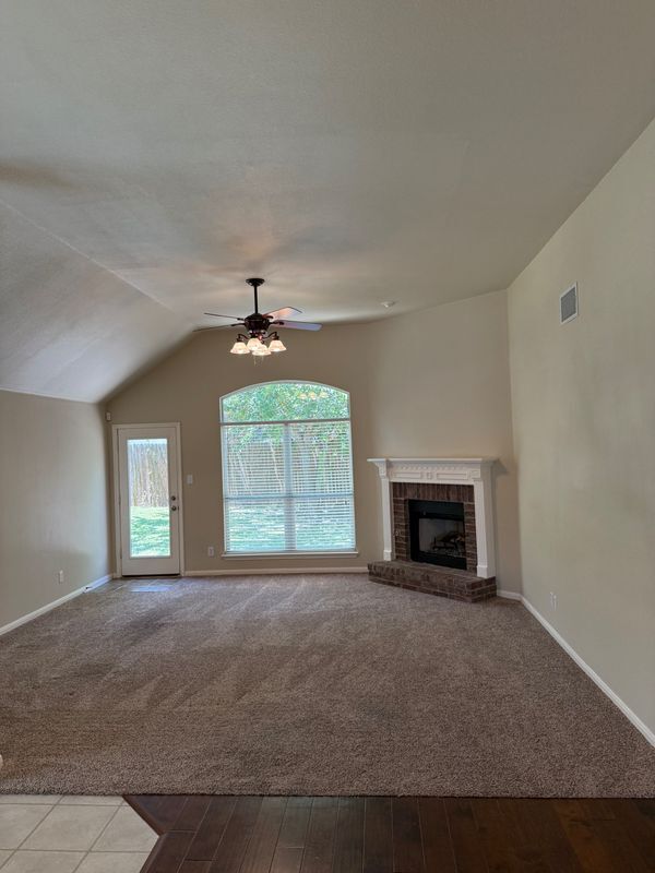 Building Photo - 8711 Laurel Canyon Dr