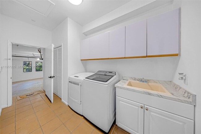 Building Photo - 301 Isla Dorada Blvd