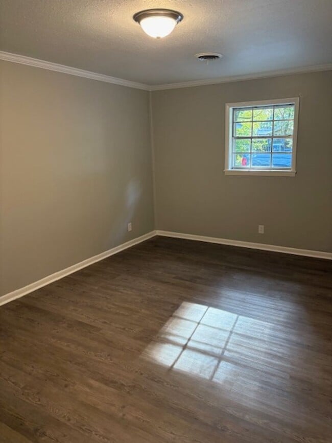 Building Photo - Renovated 4 Bedroom 2 Bath Home for Rent!