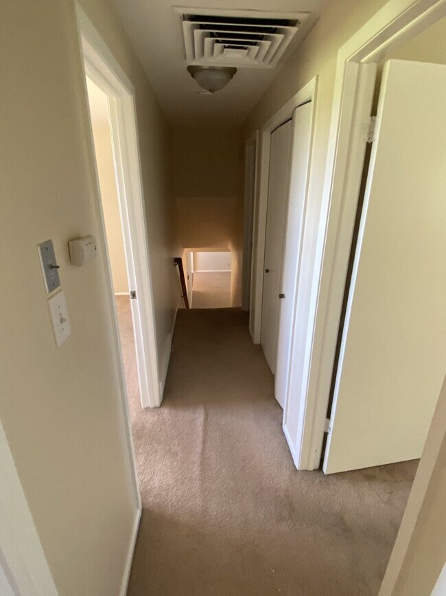 Building Photo - AVAILABLE IMMEDIATELY! Five bedroom house ...