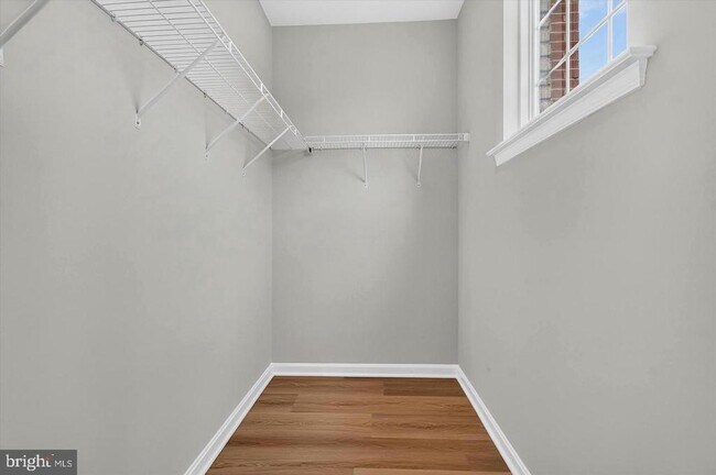 Building Photo - 43845 Centergate Dr