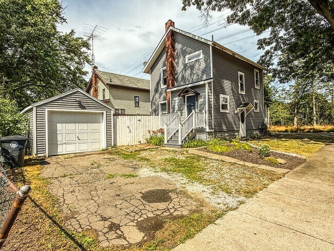 Building Photo - For Rent – Nicely Updated 3-Bedroom Home i...