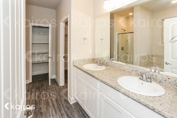 Building Photo - 6425 Tiger Pointe Dr.