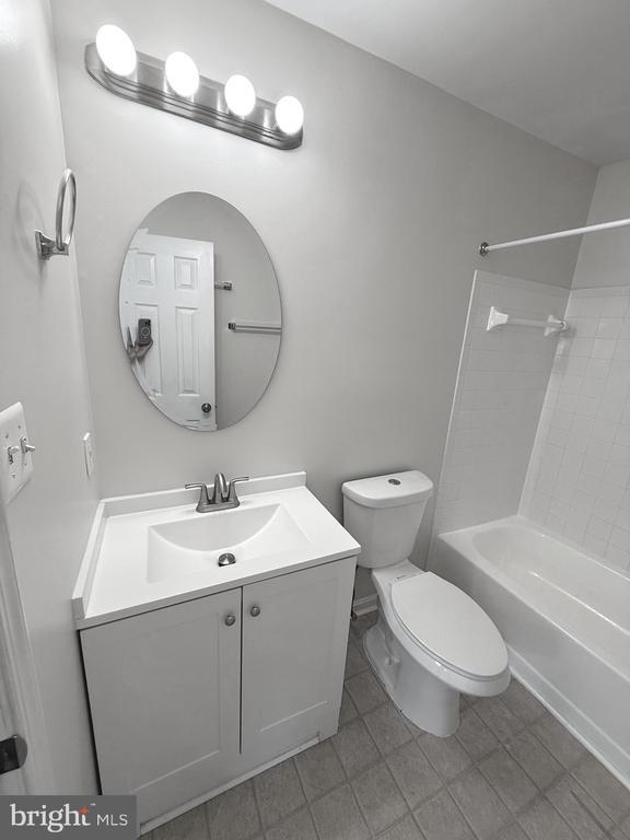 Building Photo - 17968 Milroy Dr